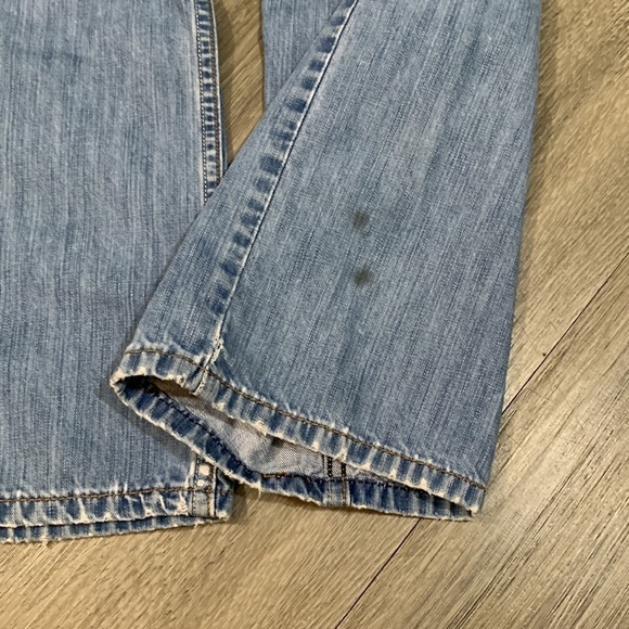 Levi’s 514 slim Strsight Distressed Lightweight Light Wash Jeans size 33x32 - Picture 13 of 13